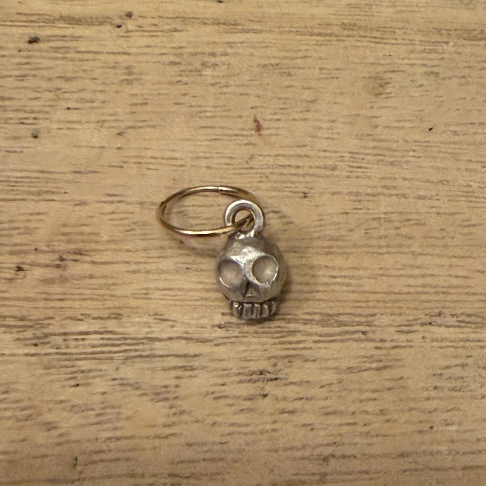 Lee Brevard Medium Roger endless hoop charm